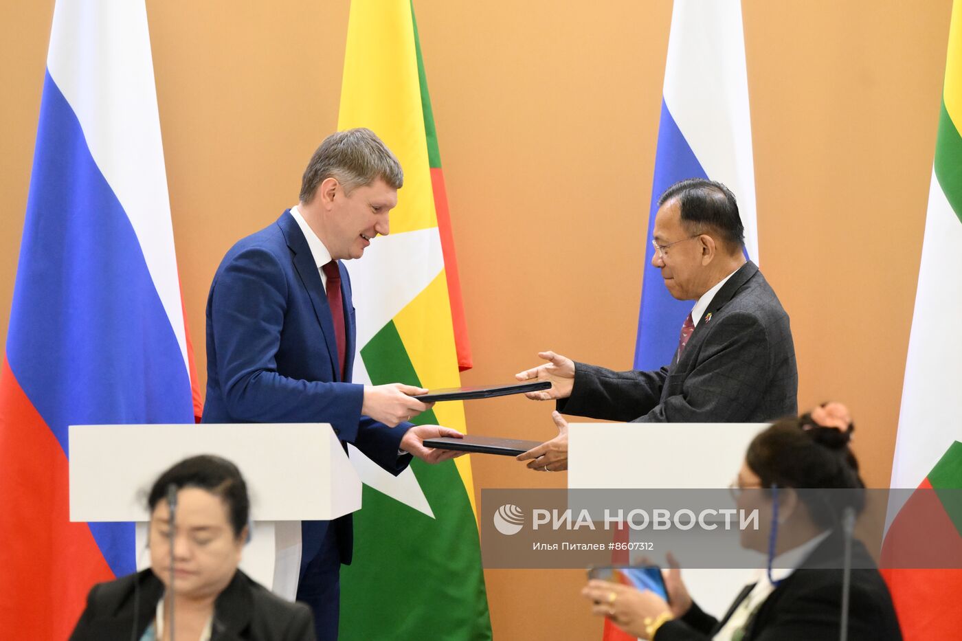 Выставка "Россия". IV заседание Межправительственной Российско-Мьянманской комиссии по торгово-экономическому сотрудничеству