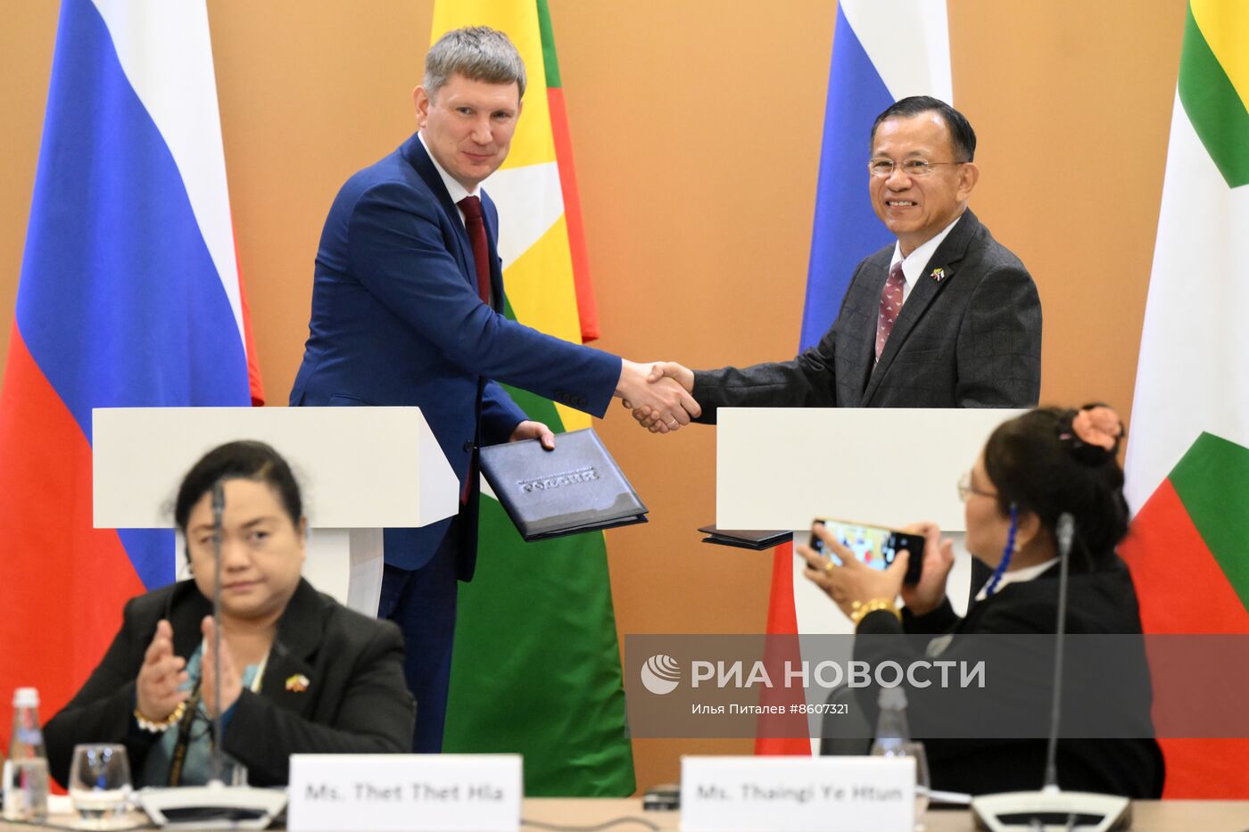 Выставка "Россия". IV заседание Межправительственной Российско-Мьянманской комиссии по торгово-экономическому сотрудничеству