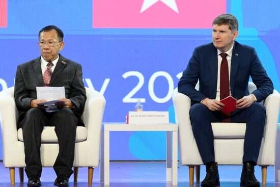 Выставка "Россия". Российско-Мьянманский бизнес-форум