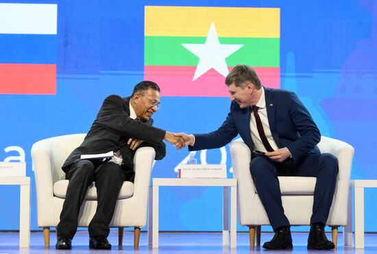 Выставка "Россия". Российско-Мьянманский бизнес-форум