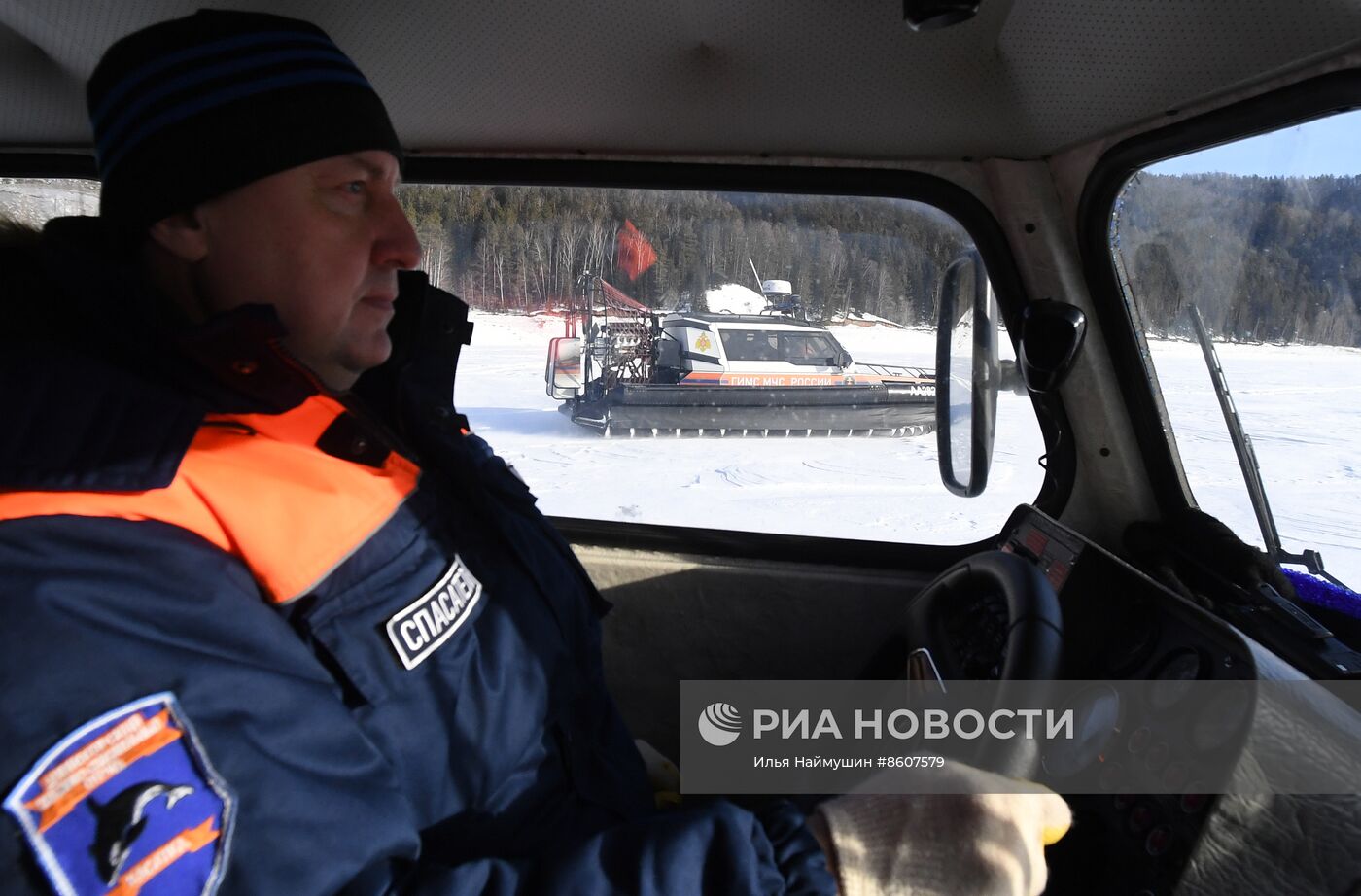 Рейд сотрудников МЧС по местам рыбной ловли в Красноярском крае