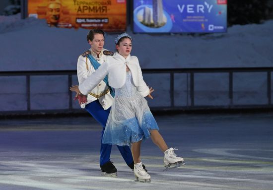 Международная выставка-форум "Россия"
Фестиваль энергии и спорта "Заряжай", каток на ВДНХ
Юлия Липницкая, фигуристка Место: Россия, Москва. Автор: Максим Блинов/РИА Новости. Выставка "Россия". Фестиваль энергии и спорта "Заряжай"