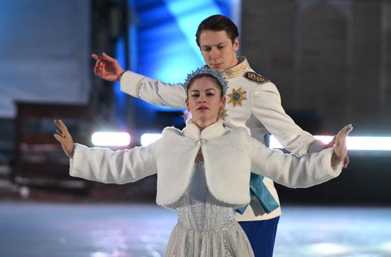 Международная выставка-форум "Россия"
Фестиваль энергии и спорта "Заряжай", каток на ВДНХ
Юлия Липницкая, фигуристка Место: Россия, Москва. Автор: Максим Блинов/РИА Новости. Выставка "Россия". Фестиваль энергии и спорта "Заряжай"
