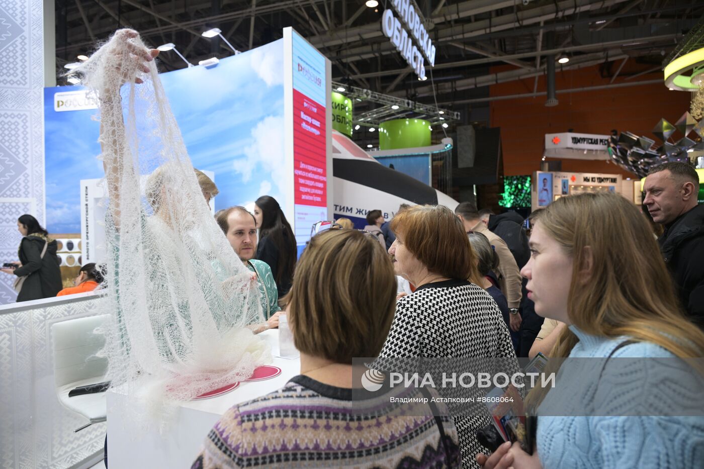 Работа выставки "Россия"