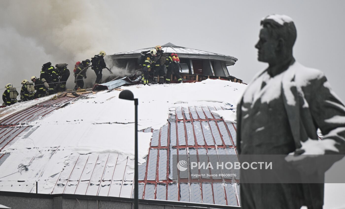 Пожар в здании Театра Сатиры в центре Москвы