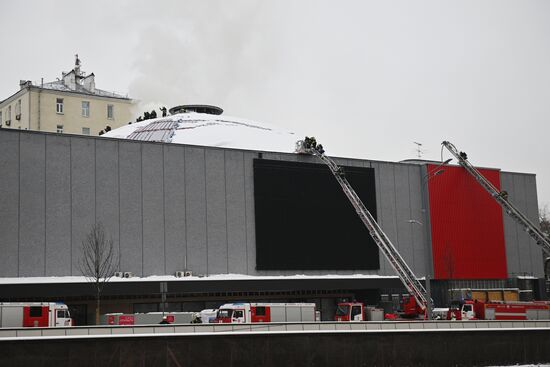 Пожар в здании Театра Сатиры в центре Москвы