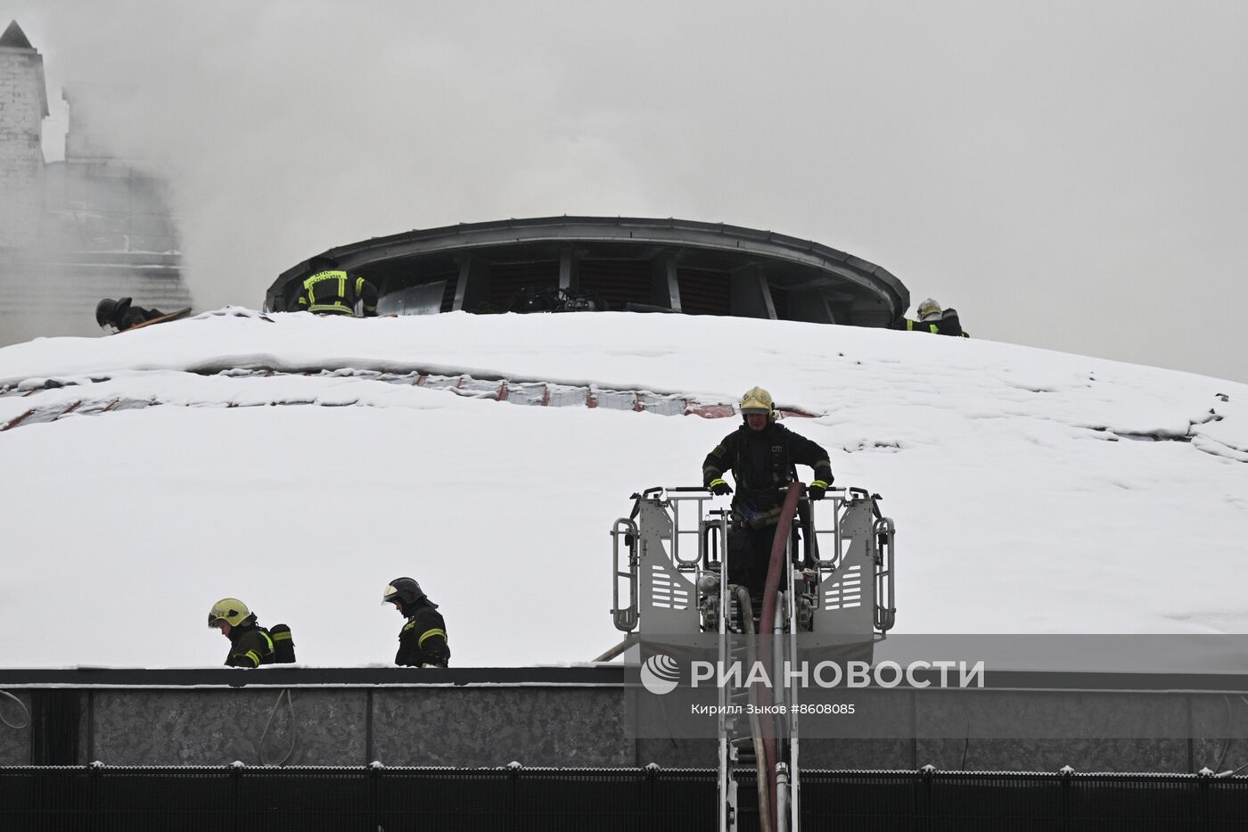 Пожар в здании Театра Сатиры в центре Москвы