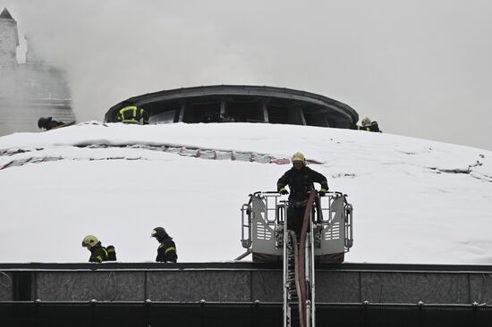 Пожар в здании Театра Сатиры в центре Москвы