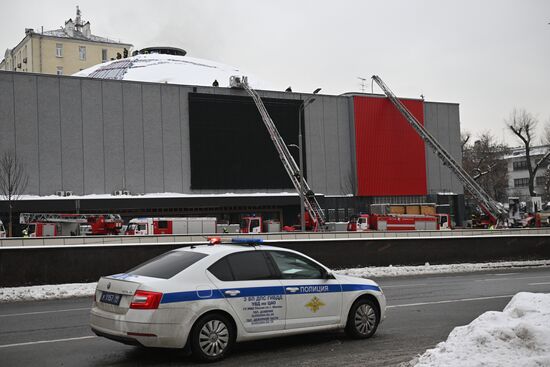 Пожар в здании Театра Сатиры в центре Москвы