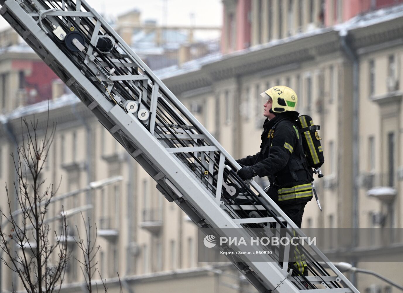 Пожар в здании Театра Сатиры в центре Москвы