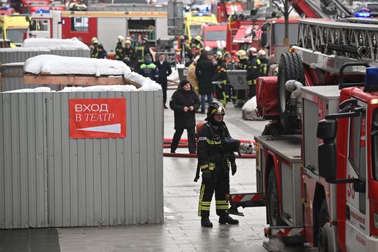 Пожар в здании Театра Сатиры в центре Москвы