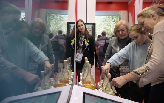 Работа выставки "Россия"