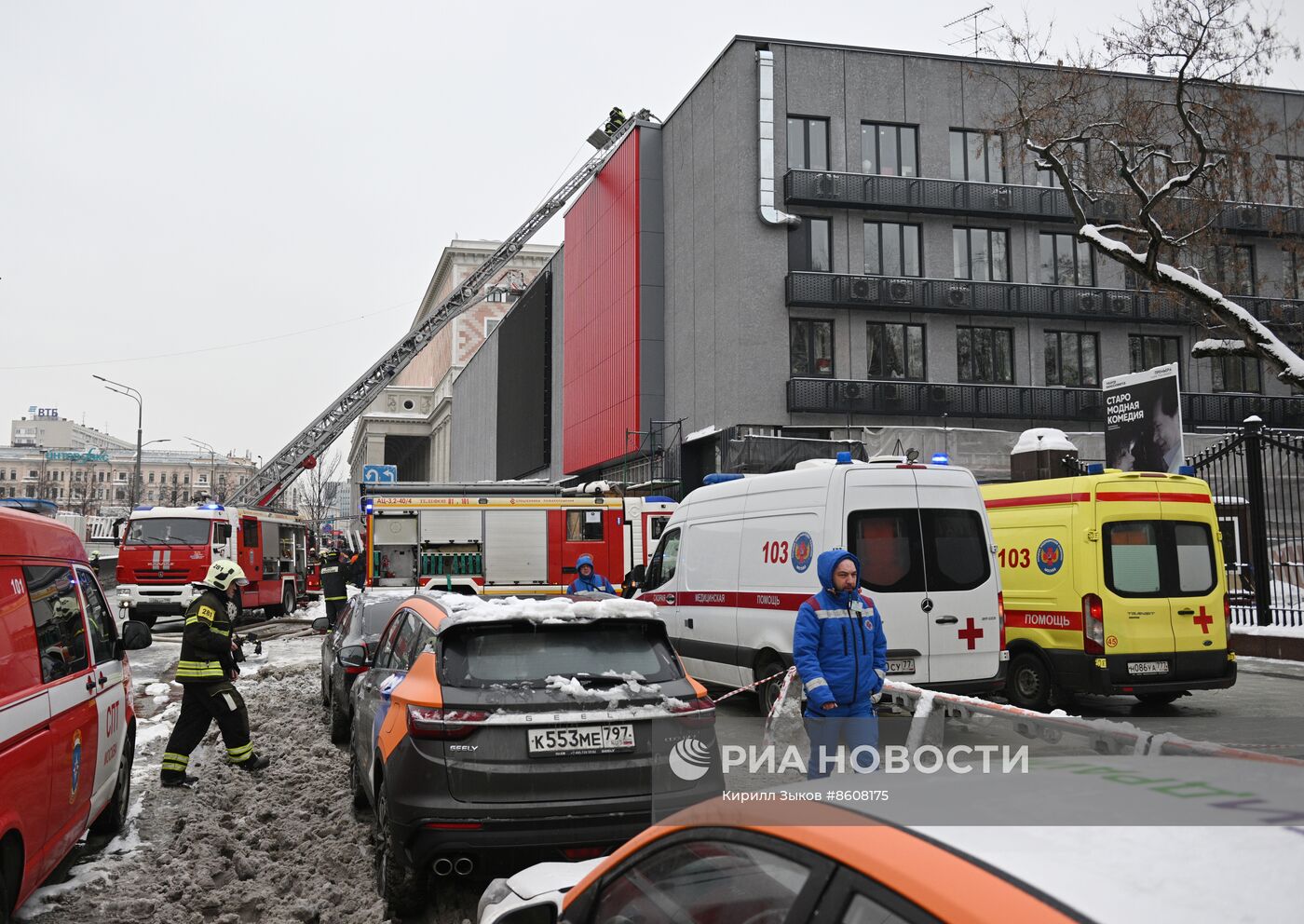 Пожар в здании Театра Сатиры в центре Москвы