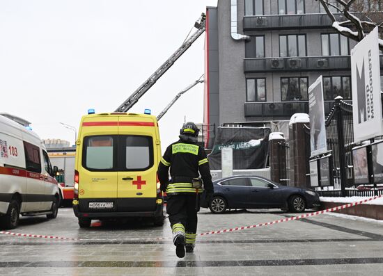 Пожар в здании Театра Сатиры в центре Москвы