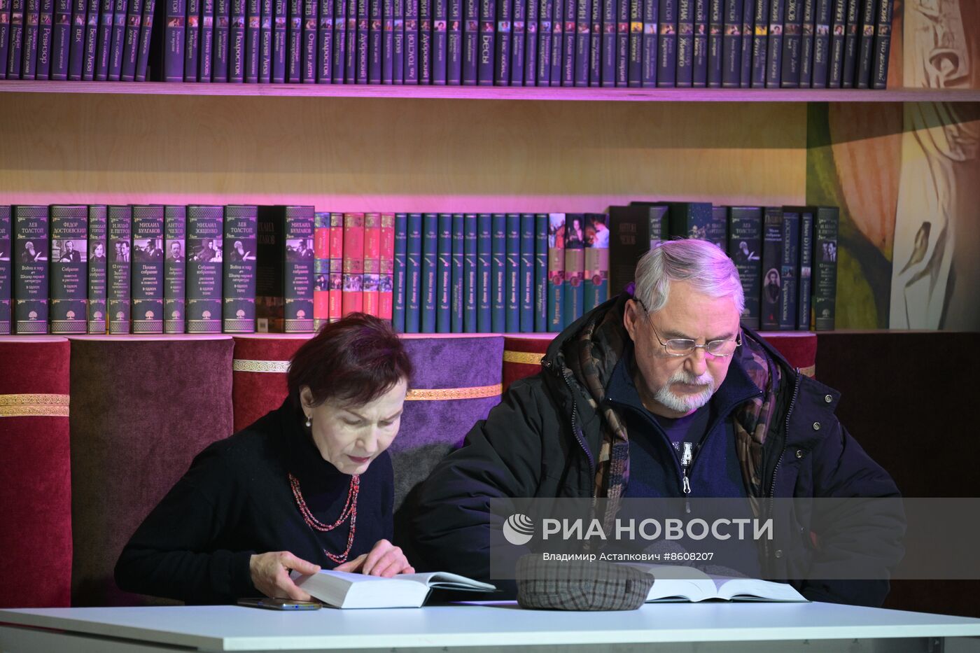 Работа выставки "Россия"
