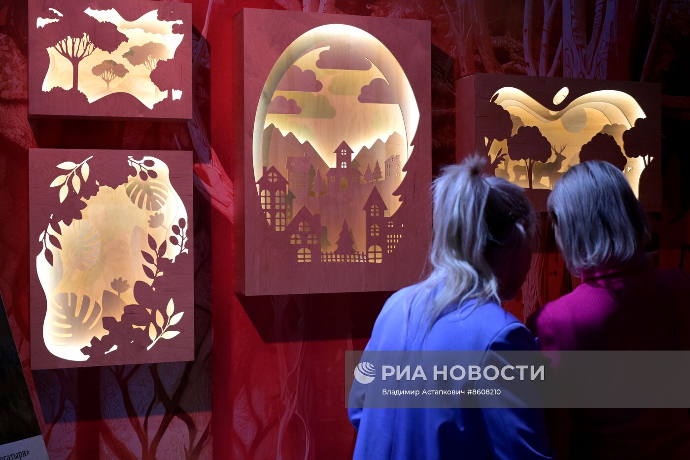 Работа выставки "Россия"