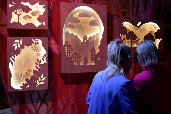 Работа выставки "Россия"