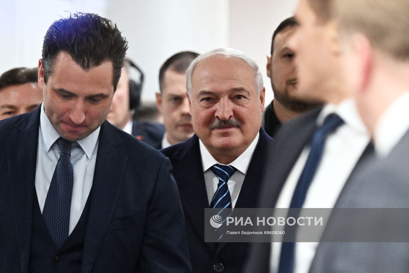 Президенты РФ и Белоруссии В. Путин и А. Лукашенко посетили комплекс "СКА Арена"