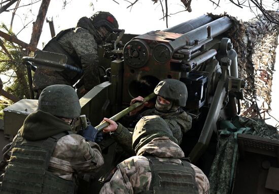 Боевая работа артиллеристов и операторов БПЛА на Краснолиманском направлении