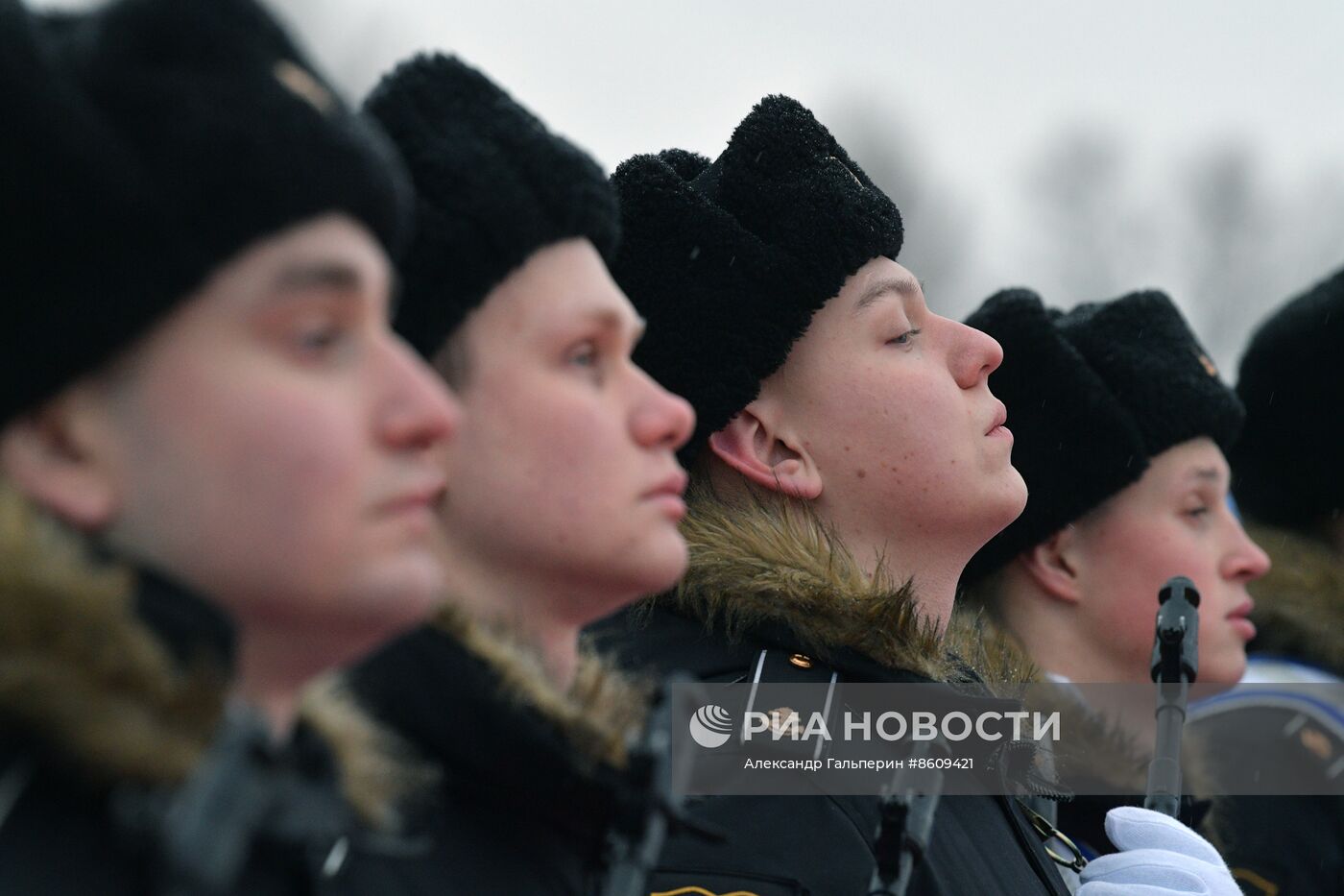 Поднятие Военно-морского флага на подводной лодке "Кронштадт" 