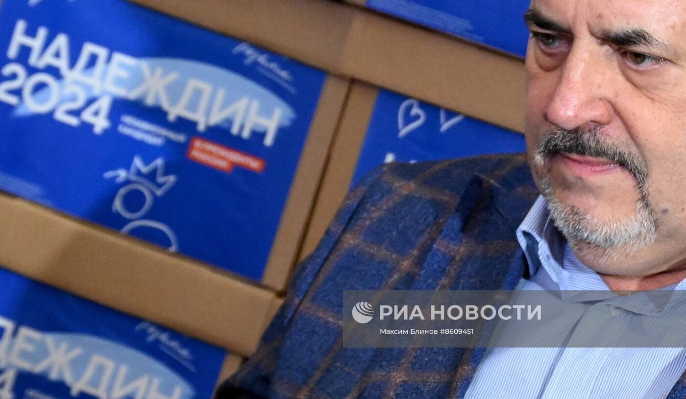 Кандидат в президенты РФ Б. Надеждин сдал в ЦИК подписи в свою поддержку