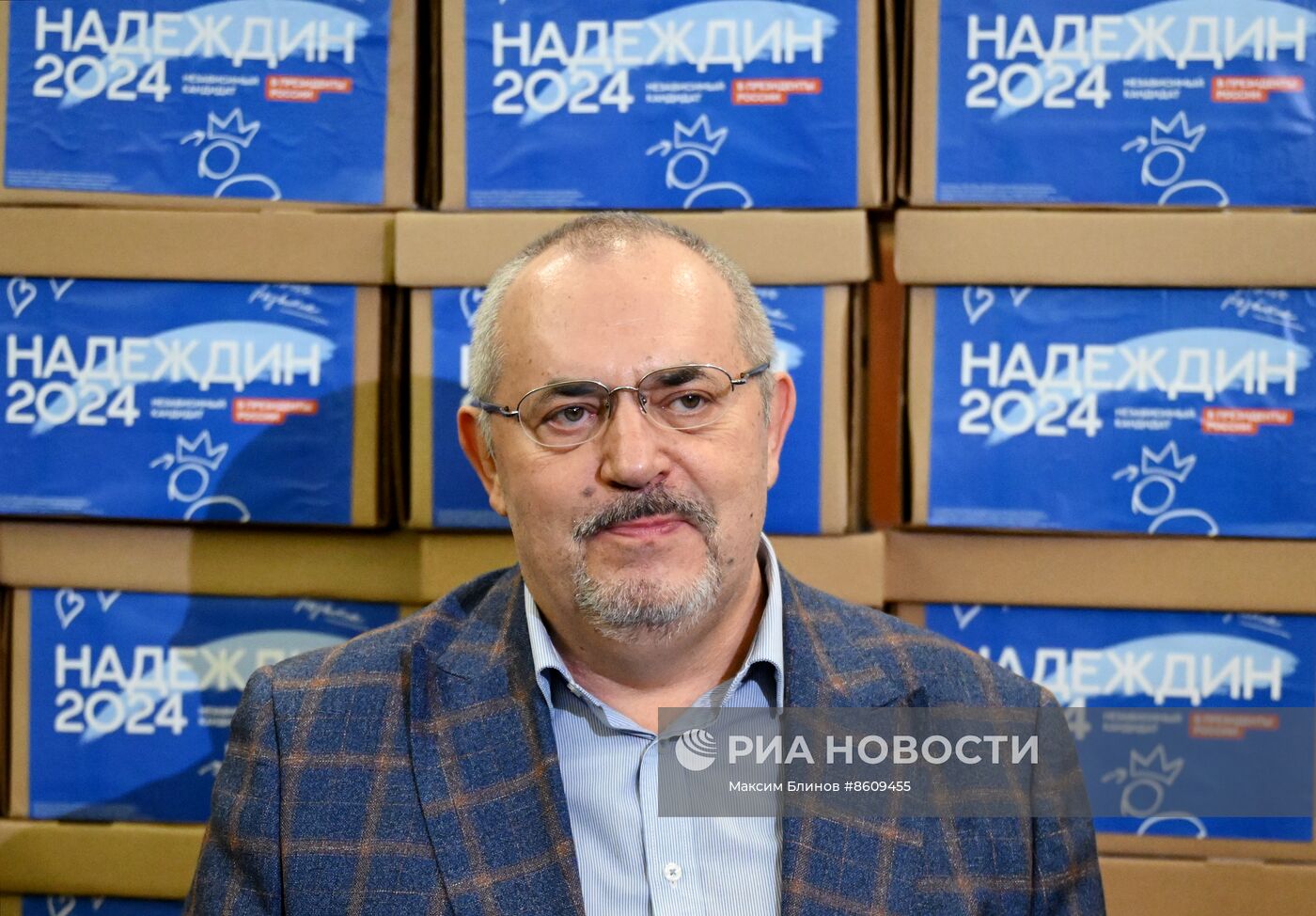 Кандидат в президенты РФ Б. Надеждин сдал в ЦИК подписи в свою поддержку