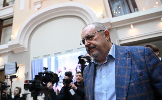Кандидат в президенты РФ Б. Надеждин сдал в ЦИК подписи в свою поддержку