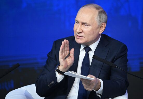 Президент РФ В. Путин встретился с доверенными лицами