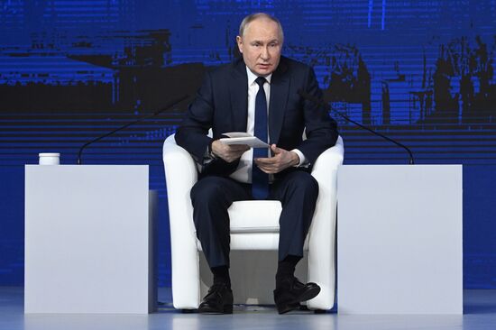 Президент РФ В. Путин встретился с доверенными лицами