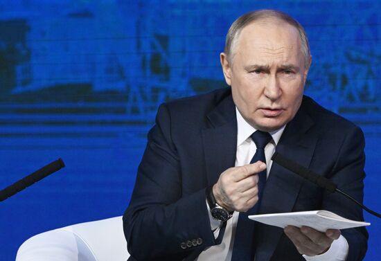 Президент РФ В. Путин встретился с доверенными лицами