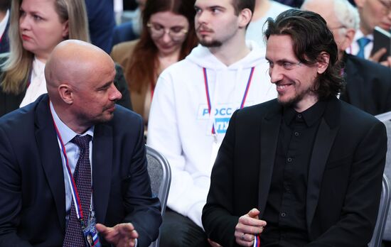 Президент РФ В. Путин встретился с доверенными лицами