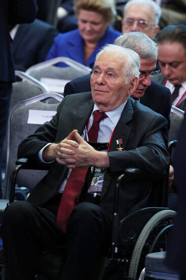 Президент РФ В. Путин встретился с доверенными лицами