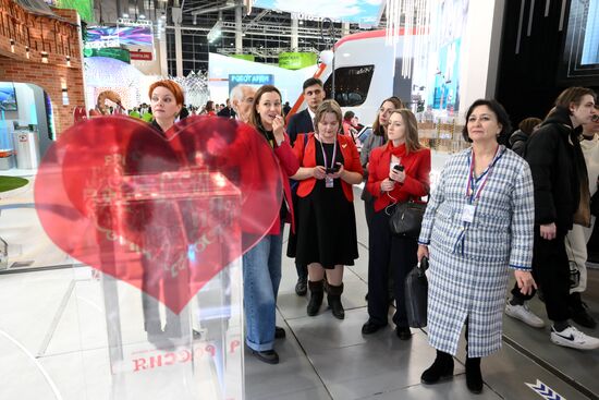 Выставка "Россия". Визит делегации доверенных лиц В. Путина