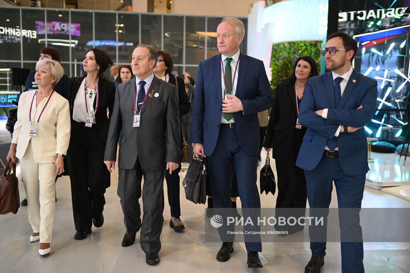 Выставка "Россия". Визит делегации доверенных лиц В. Путина