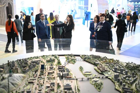 Выставка "Россия". Визит делегации доверенных лиц В. Путина