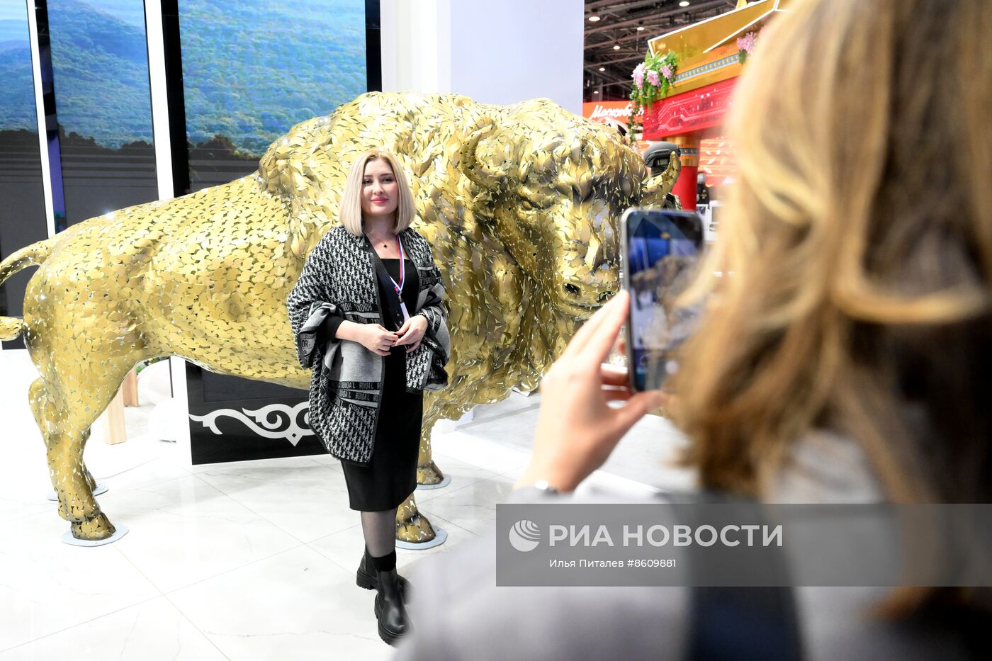 Выставка "Россия". Визит делегации доверенных лиц В. Путина
