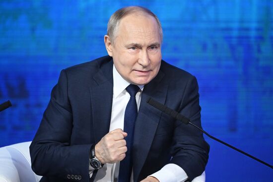 Президент РФ В. Путин встретился с доверенными лицами