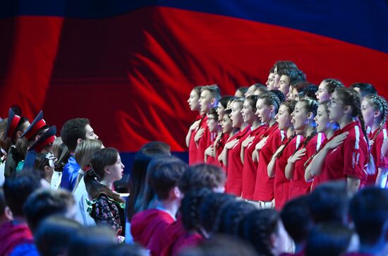 Участники "Движения Первых" проводят съезд на площадке международной выставки-форума "Россия" в Москве. Место: Россия, Москва. Автор: Григорий Сысоев/РИА Новости. Съезд "Движения Первых" с участием президента РФ В. Путина