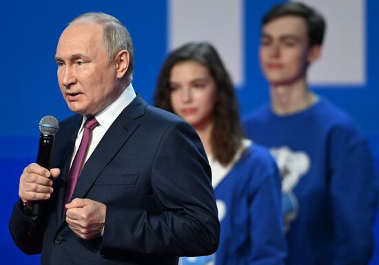 1 февраля 2024. Президент РФ Владимир Путин выступает на съезде "Движения Первых" на площадке международной выставки-форума "Россия" в Москве. Место: Россия, Москва. Автор: Павел Бедняков/РИА Новости. Съезд "Движения Первых" с участием президента РФ В. Путина