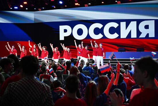 Съезд "Движения Первых" с участием президента РФ В. Путина