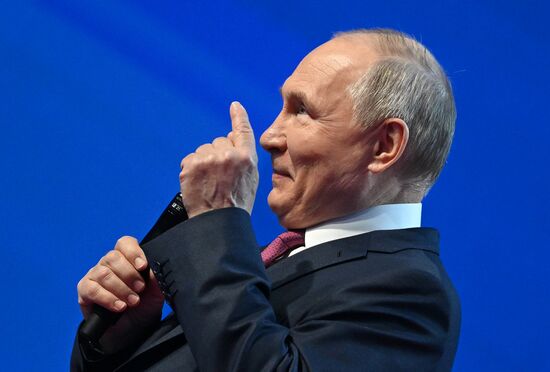 Съезд "Движения Первых" с участием президента РФ В. Путина 