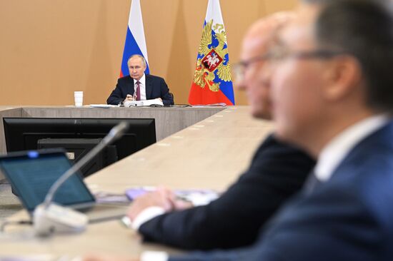 Президент РФ В. Путин провел совещание "О ходе реализации федерального проекта по созданию сети современных кампусов"