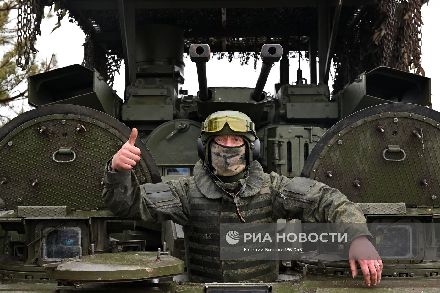 Военнослужащие ЦВО приступили к обучению на БМПТ "Терминатор" в зоне СВО