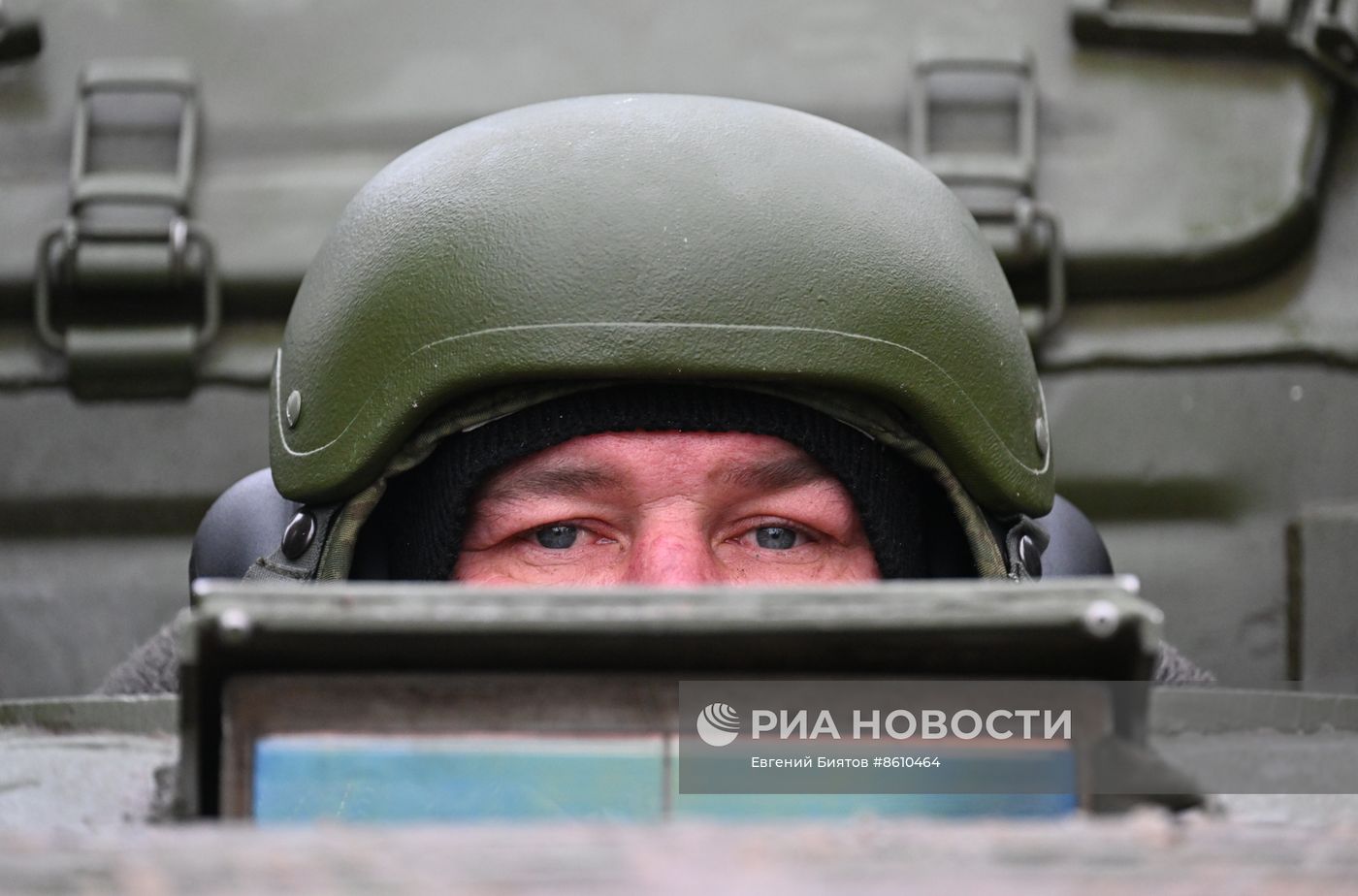 Военнослужащие ЦВО приступили к обучению на БМПТ "Терминатор" в зоне СВО