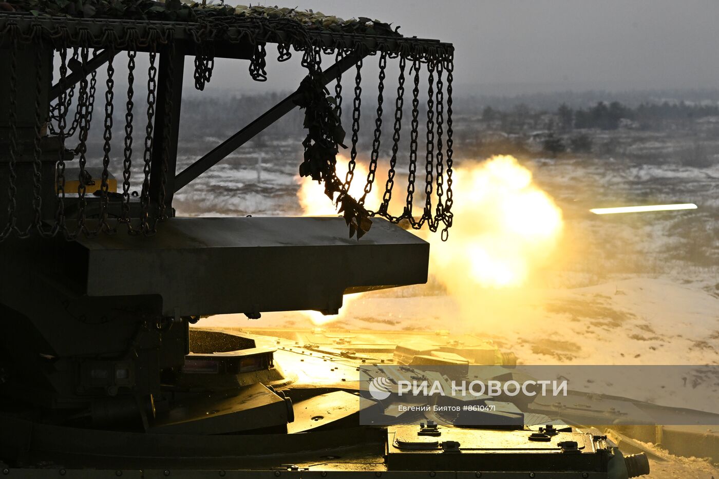Военнослужащие ЦВО приступили к обучению на БМПТ "Терминатор" в зоне СВО