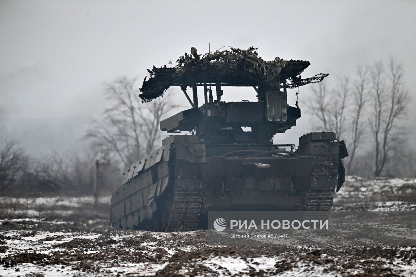 Военнослужащие ЦВО приступили к обучению на БМПТ "Терминатор" в зоне СВО