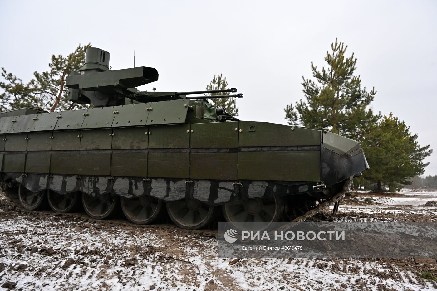 Военнослужащие ЦВО приступили к обучению на БМПТ "Терминатор" в зоне СВО