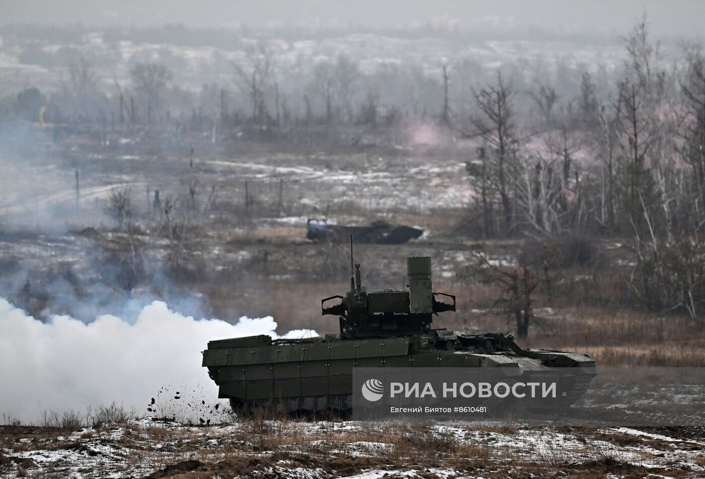 Военнослужащие ЦВО приступили к обучению на БМПТ "Терминатор" в зоне СВО