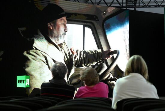 Выставка "Россия". Показ документальных фильмов из программы I Международного фестиваля документального кино "RТ. Док: Время героев"