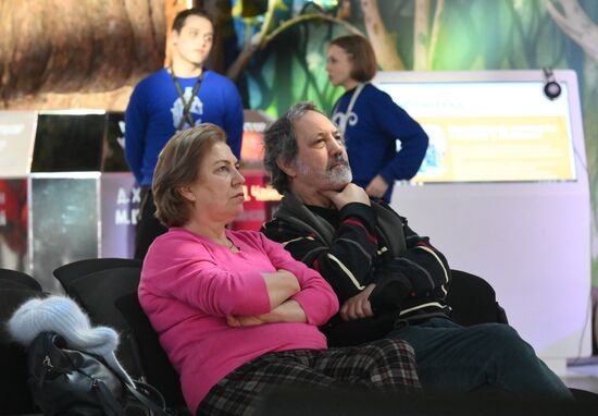 Выставка "Россия". Показ документальных фильмов из программы I Международного фестиваля документального кино "RТ. Док: Время героев"